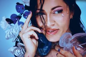 Empara Mi Faces the Darkness with Dazzling Clarity