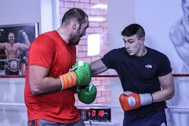 Tommy fury (born 7 may 1999) is a british professional boxer and reality television star. Tommy Fury Erklart Wie Es Ist Werden Gelocht Von Bruder Tyson Fury Aktuelle Boulevard Nachrichten Und Fotogalerien Zu Stars Sternchen