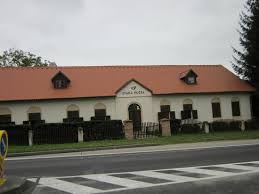 1912 jako memento všem válkám, později byla přistavěná budova muzea. Pamatnik Mohyla Miru Brno Tripadvisor