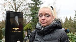 Dominika gottová svojou knihou o slávnom otcovi predbehla vydanie jeho oficiálneho životopisu. Dominika Gottova Krute Rany V Novem Roce Vsechno Zacalo Spatne Sip