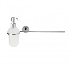 Le piantane sono una gamma versatile di complementi d'arredo attrezzati dallo stile diverso, prodotte in ottone cromato e caratterizzate da una linea semplice e pulita, adatti ad ogni stile e spazio bagno. Arredo Bagno In Ottone Cromato Di Alta Qualita Asta Porta Salviette E Porta Sapone Dispencer