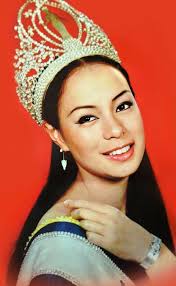 Did you know that aside from sharing the same name, Gloria Diaz and Gloria  Arroyo have also same birthday which is April 5.