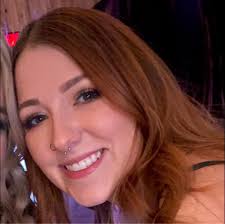 Who is a lash technician that works