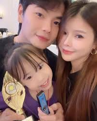 第一次参加成长典礼 🎓, 虽然还没毕业，, 但每一个阶段都值得被认真记录。, 4岁的你，一样闪闪发亮 ✨, #yoona