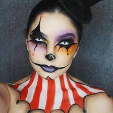 Un poco de base, pintalabios, máscara de pestañas, rímel, highlighter, ¡y a brillar! 39 Ideas De Maquillaje Payasos Payasos Maquillaje De Payaso Maquillaje Carnaval