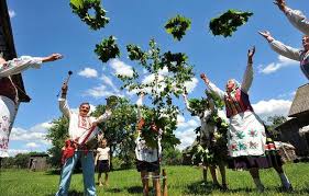 Православные относят этот праздник к числу двунадесятых, поскольку он напрямую дата великого праздника меняется каждый год. Den Svyatoj Troicy V 2021 Godu Kakogo Chisla Tradicii