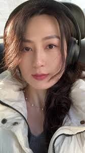 相貌平平，温暖不了谁的人生，也惊艳不了谁的岁月，做个快乐善良，心怀感恩的女人，只愿眼里有光，心中有爱，目光所及#韩国华人#