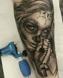 Il te suffit simplement d'enfiler ta manchette effet tatouage sur l'avant bras et le tour est joué. 1001 Idees De Designs Uniques De Tatouage Manchette Tatouage Manchette Tatouage Tatouage Santa Muerte