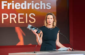 Man kann spasshüte aufsetzen oder männer in unterschiedlich karierten shorts und kurzarmhemden herumlaufen. Miss Gratismut Und Die Alten Weissen Manner