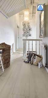 pin op hightech parket