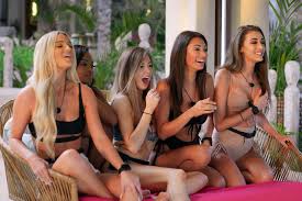 Too Hot To Handle S Chloe Veitch Turned Down Chance To Join Love Island For The Netflix Show London Evening Standard Evening Standard