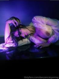 Danyancat - Octubre 2025 Pt2 - Chicas azules