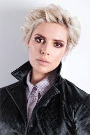 Ayan Elmi's Instagram, Twitter & Facebook