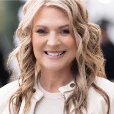 Alison Mckeever's Instagram, Twitter & Facebook