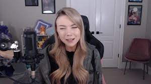Dizzykitten Now Streaming Just Chatting Long Hair Styles Twitch Hair Styles