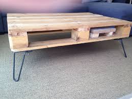 Table Basse En Palettes Avec Pieds En Epingle A Cheveux Fait Maison Fierte Table Basse Palette Fabriquer Une Table Basse Table Basse