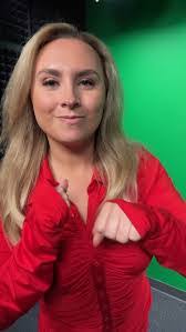 Lori Christopherson's Instagram, Twitter & Facebook