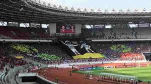 Harapan menyaksikan laga puncak yang seru bisa terwujud dengan perjumpaan persija dan persib. Koreografi Ciamik The Jakmania Dukung Persija Sampai Ke Bulan