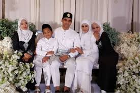 Bekas suami kepada penerbit datuk a. Saya Gembira Baru 9 Bulan Berkahwin A Aida Berpisah Dengan Suami Ke 4 Yoy Network