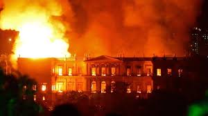 Como o incêndio no Museu Nacional foi explorado pelos dois lados do  espectro político - BBC News Brasil