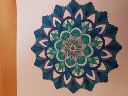 1) l'enfant choisit son marque page. Easy Flower With Leaves Simple Mandalas 100 Mandalas Zen Anti Stress