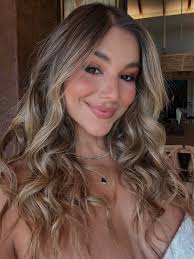 Hace mucho no me preguntaban tantooo por un vestido y las entiendo  😮‍💨💛✨🍋‍🟩 También fue amor a primera vistaa!! Este fue el escogido para  un día tan especial, para cumplir un sueño