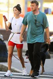 Emily Ratajkowski Steps Out With Her Husband Sebastian Bear Mcclard Emily Ratajkowski Style Emily Ratajkowski Outfits Walking Outfits