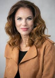 Janet Blom's Instagram, Twitter & Facebook