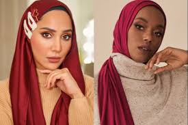 Biru dongker navy blue alias biru dongker adalah salah satu padanan terbaik untuk baju warna. 6 Warna Baju Yang Cocok Dipadukan Dengan Hijab Merah Marun Dan Bikin Glowing Natural Womantalk Com Line Today