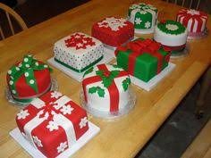 Looking for the newest and best party ideas? Mini Christmas Cakes