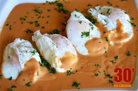 A Decouvrir Cette Delicieuse Recette D Oeufs Poches A La Bisque De Homard Ce Plat Fin Et Delicat Est Des Plus Savoureux Je Bisque De Homard Oeuf Poche Homard