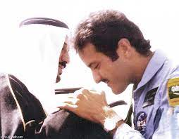 كان رائد فضاء باحثًا، في 22 يوليو 1987. Ø¬Ø±ÙŠØ¯Ø© Ø§Ù„Ø±ÙŠØ§Ø¶ Ø°ÙƒØ±Ù‰ Ù…Ø±ÙˆØ± 30 Ø¹Ø§Ù…Ø§ Ø¹Ù„Ù‰ Ø±Ø­Ù„Ø© Ø³Ù„Ø·Ø§Ù† Ø¨Ù† Ø³Ù„Ù…Ø§Ù† Ø£ÙˆÙ„ Ø±Ø§Ø¦Ø¯ ÙØ¶Ø§Ø¡ Ø¹Ø±Ø¨ÙŠ Ù…Ø³Ù„Ù… ÙÙŠ Ø¯ÙŠØ³ÙƒÙØ±ÙŠ