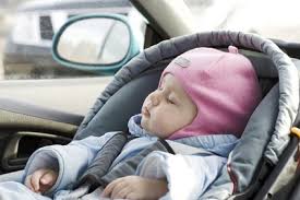 Saugling An Bord Ab Welchem Alter Durfen Babys Mit Auf Lange Autofahrten