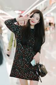 걸그룹 '있지'(itzy)의 리아로부터 학교 폭력 피해를 당했다고 주장했다가 명예훼손으로 피소된 동창생에 대해 경찰이 혐의없음 결론을 내렸다. Idolworld ìžˆì§€ Itzy ë¦¬ì•„ ì‚¬ë³µ ìŠ¤íƒ€ì¼