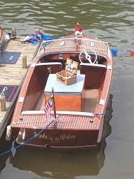 1954 19 Chris Craft Holiday Hole In The Water At The Rdc Triangle Chapter Of Antique And Classic Boat Society A Classic Boats Chris Craft Boats Wooden Boats