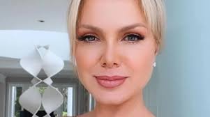 Eliana mostra os filhos e a árvore de Natal da sua mansão e impressiona