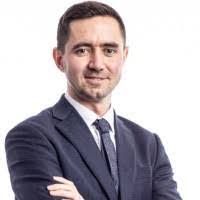 Sam Oakes's Instagram, Twitter & Facebook