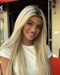Lovely Roots In 2021 Blonde Hair Dark Eyebrows Bleach Blonde Hair Blonde Hair With Fringe