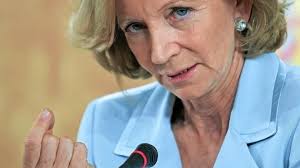 Salgado recrimina al PP que acabe la legislatura sin haber arrimado el  hombro