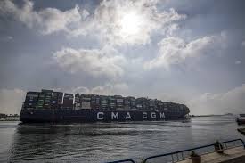 La navegación en el canal de suez quedó suspendida temporalmente este jueves 25 de marzo hasta que se pueda desencallar el buque portacontenedores que bloqueó el tráfico en esta ruta comercial entre europa y asia. Hujslxvt Ko Lm