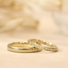 表面のわずかな凸凹によって生み出されたアンティークな風合いはithならでは marriage wedding ring bridal k18 マリッジリング 結婚指輪 オーダーメイド ウエディング ith イズマリッジ 結婚指輪 結婚指輪 オーダーメイド ダイヤモンドの結婚指輪