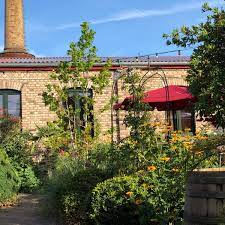 Kaum vermutet, hinter einem wunderschönen biedermeierhaus ein garten in dem sie die seele baumeln und die gedanken schweifen lassen können. Ballerino Cafe In Stahnsdorf
