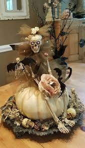 Pumpkinspolka Decorations Decoration Halloween Skeletons In 2020 Halloween Deko Halloween Baume Halloween Deko Garten