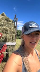 Andrea Crosby's Instagram, Twitter & Facebook