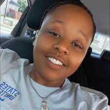 Candace Perkins's Instagram, Twitter & Facebook