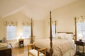 Bed skirt for a bed with footboard upholstered king. How To Make A Split Corner Bed Skirt Hunker Four Poster Bed Diy Bed Skirt Bedskirt