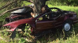 Teen killed, 4 hospitalized after car hits tree, splits in half in woodbury by marielle mohs march 15, 2021 at 5:00 pm filed under: Teenager Injured In Head On Crash Into Tree Wgme