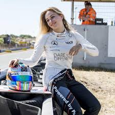 So wie die formel 1, startet auch die formel 3 am wochenende in die neue saison. Sophia Florsch Crasht Bei Fast 280 Km H Das Sagt Sie Nach Dem Horror Unfall Stern De
