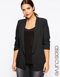 Qu'elle soit en quête d'un tailleur, d'un legging de sport, d'une jupe ou d'une robe, chaque femme trouvera sur globus le vêtement qui lui conviendra. Blazer Femme Comment Bien Le Porter Pour Avoir Du Style