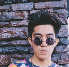 Hey boo! It's RIOT WEDNESDAY! Start your day bright with your Sunshine  JULIA! She's here to play you all the music you want to hear from the  90s-00's until the sun shines